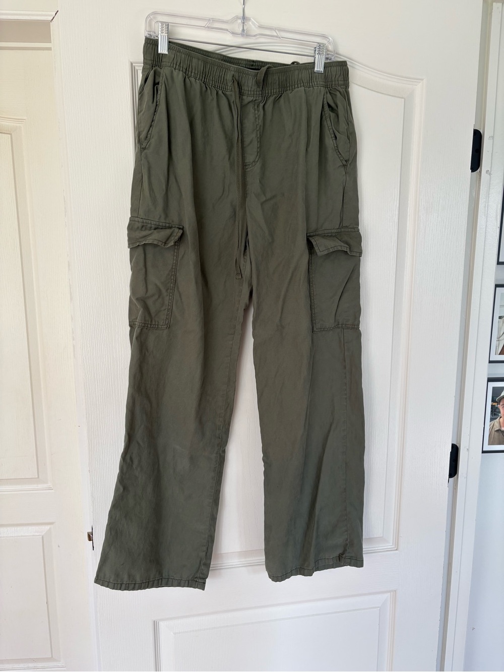 Sanctuary Olive Green Cargo Pants Drawstring Utility Wide Leg 30” Inseam
Women’s